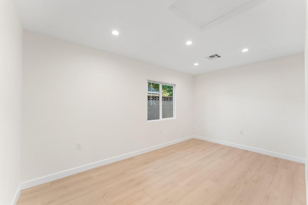 42733 42nd St W - Photo 5 of 9