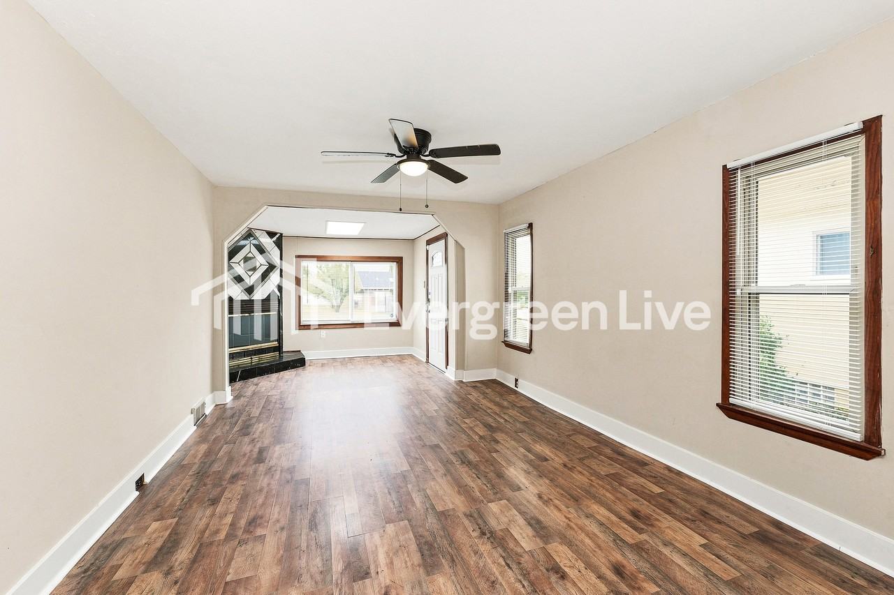 5734 Longwood Ave - Photo 4 of 16