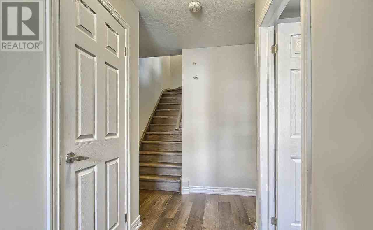70 Knotty Pine Ave - Photo 3 of 27