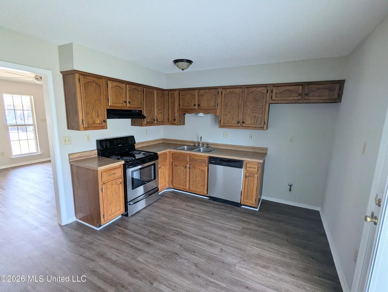 3426 Laurelwood St - Photo 3 of 11