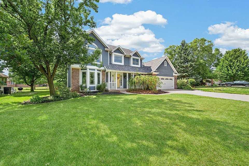 730 Parkview Dr - Photo 2 of 50