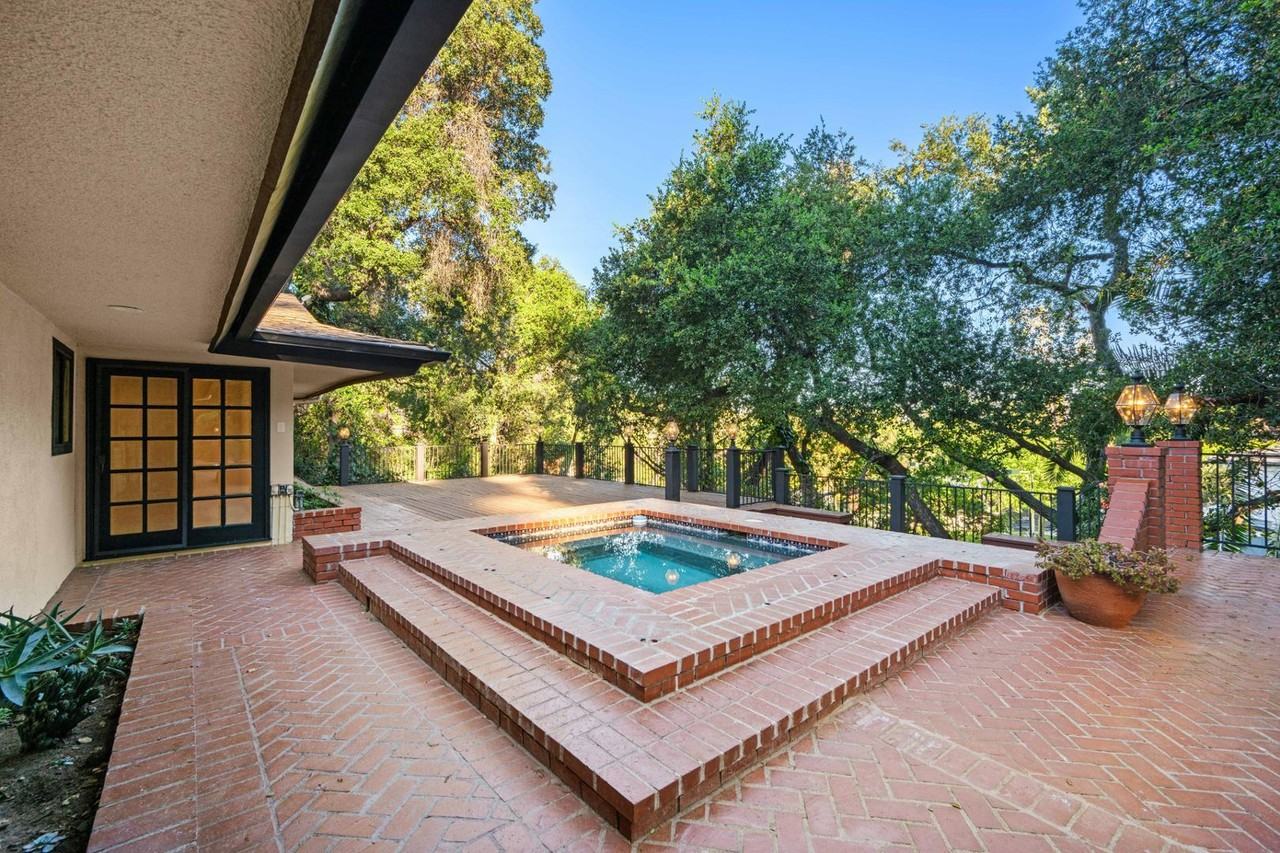 17449 Sumiya Dr - Photo 4 of 30
