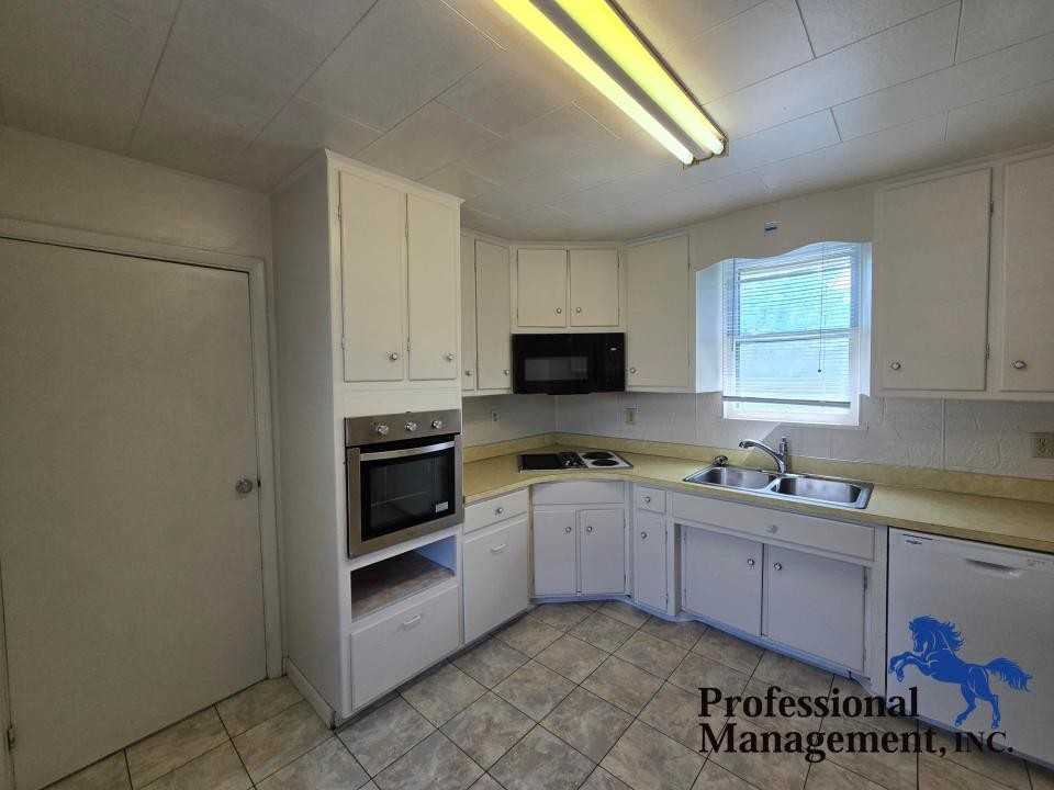 711 N 24th St - Photo 4 of 10