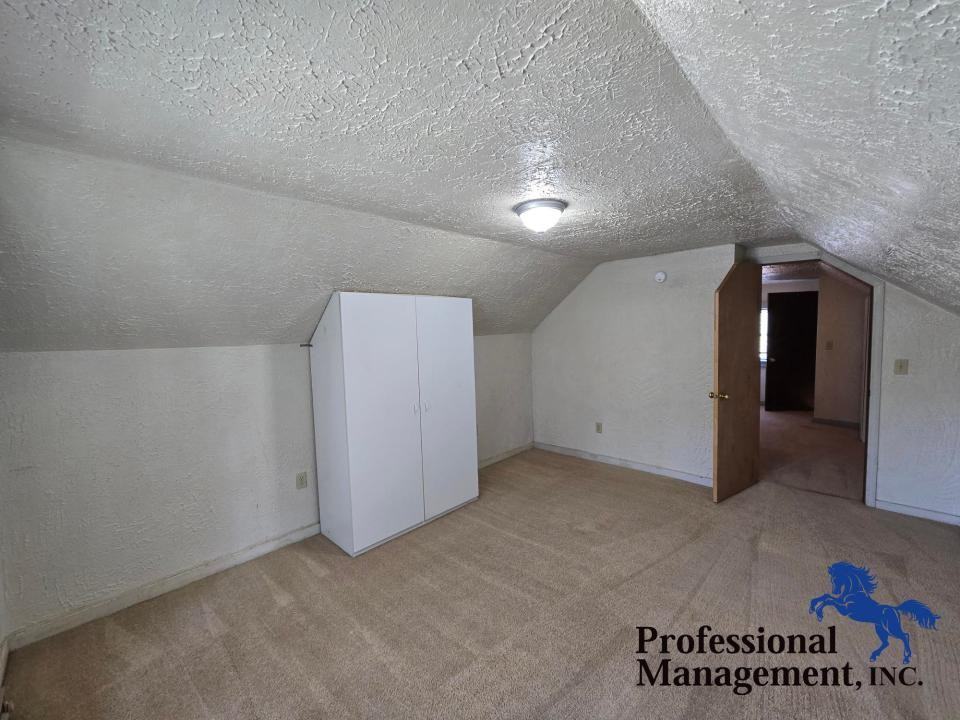 711 N 24th St - Photo 7 of 10