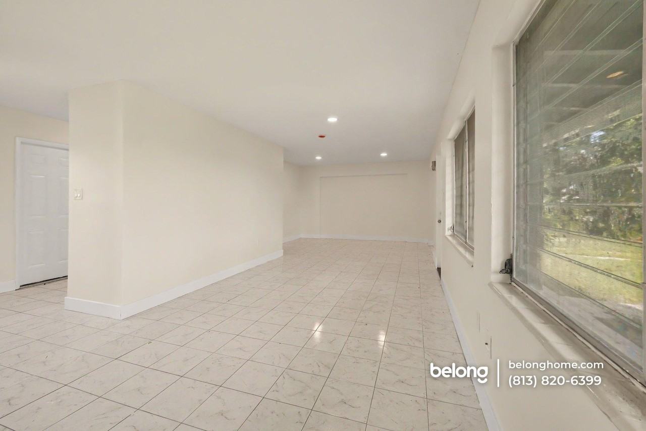 691 Sharon Cir - Photo 7 of 20