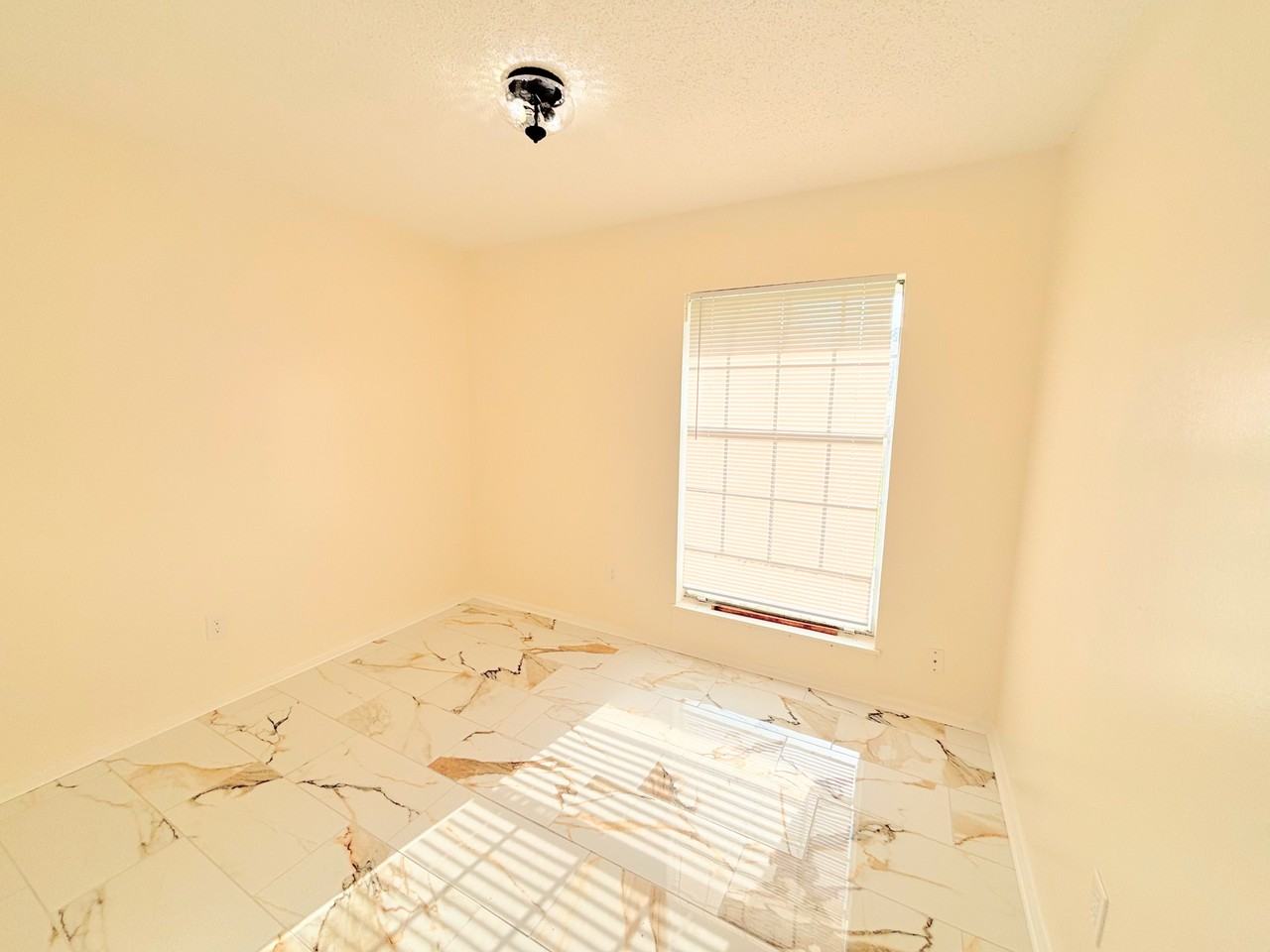2115 Kings Rd - Photo 2 of 19