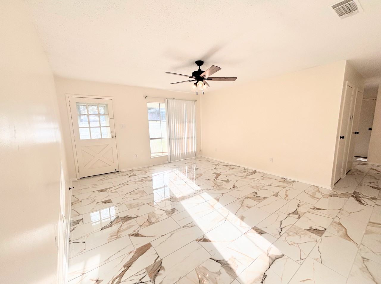 2115 Kings Rd - Photo 3 of 19