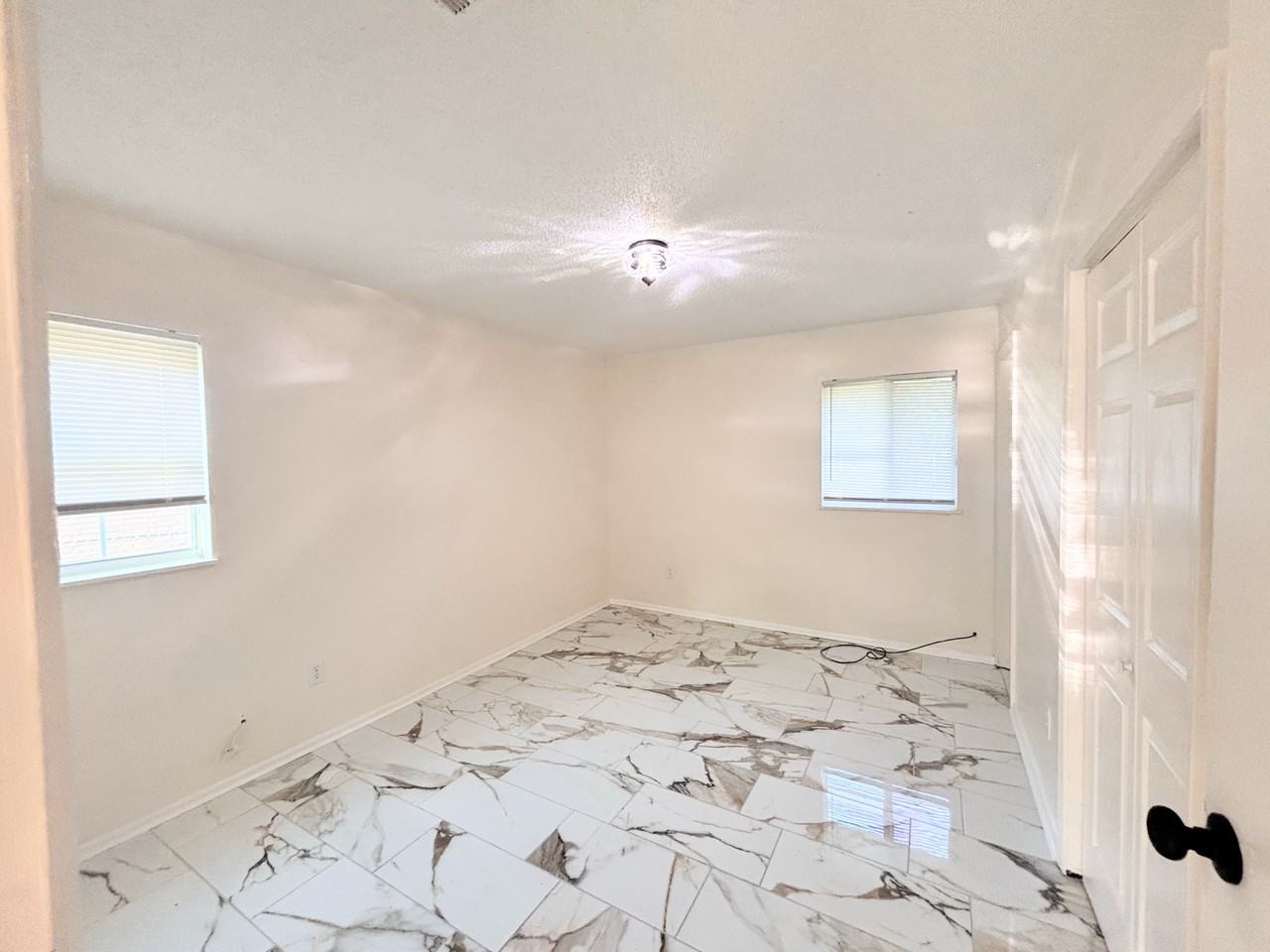 2115 Kings Rd - Photo 6 of 19