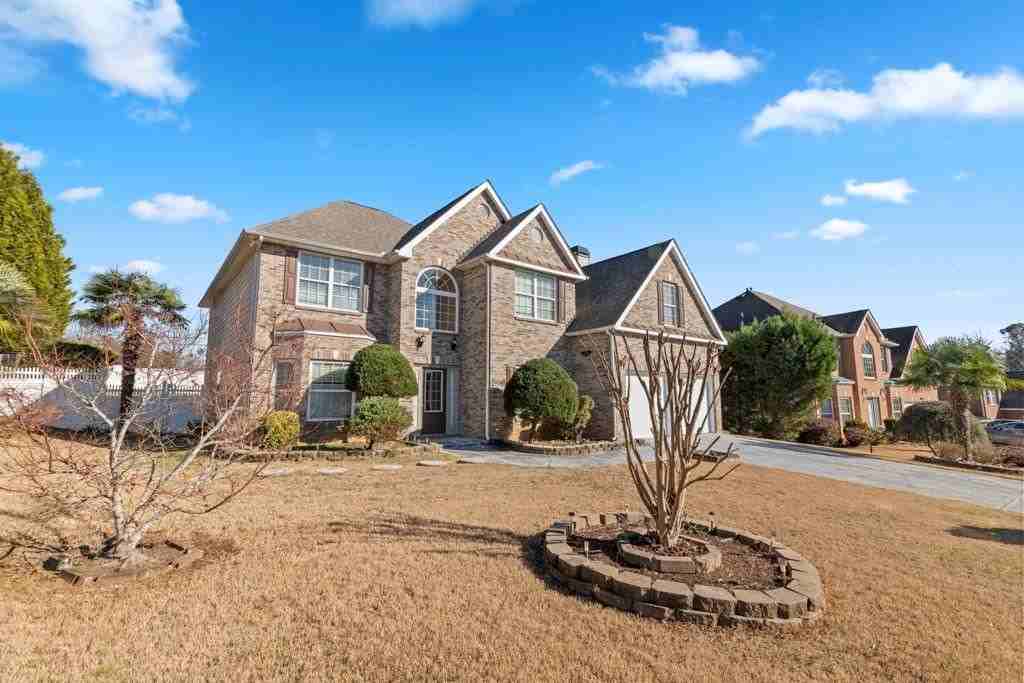820 Kaitlyn Dr - Photo 2 of 17