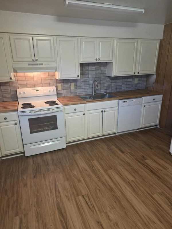 1855 Croton Rd - Photo 2 of 5