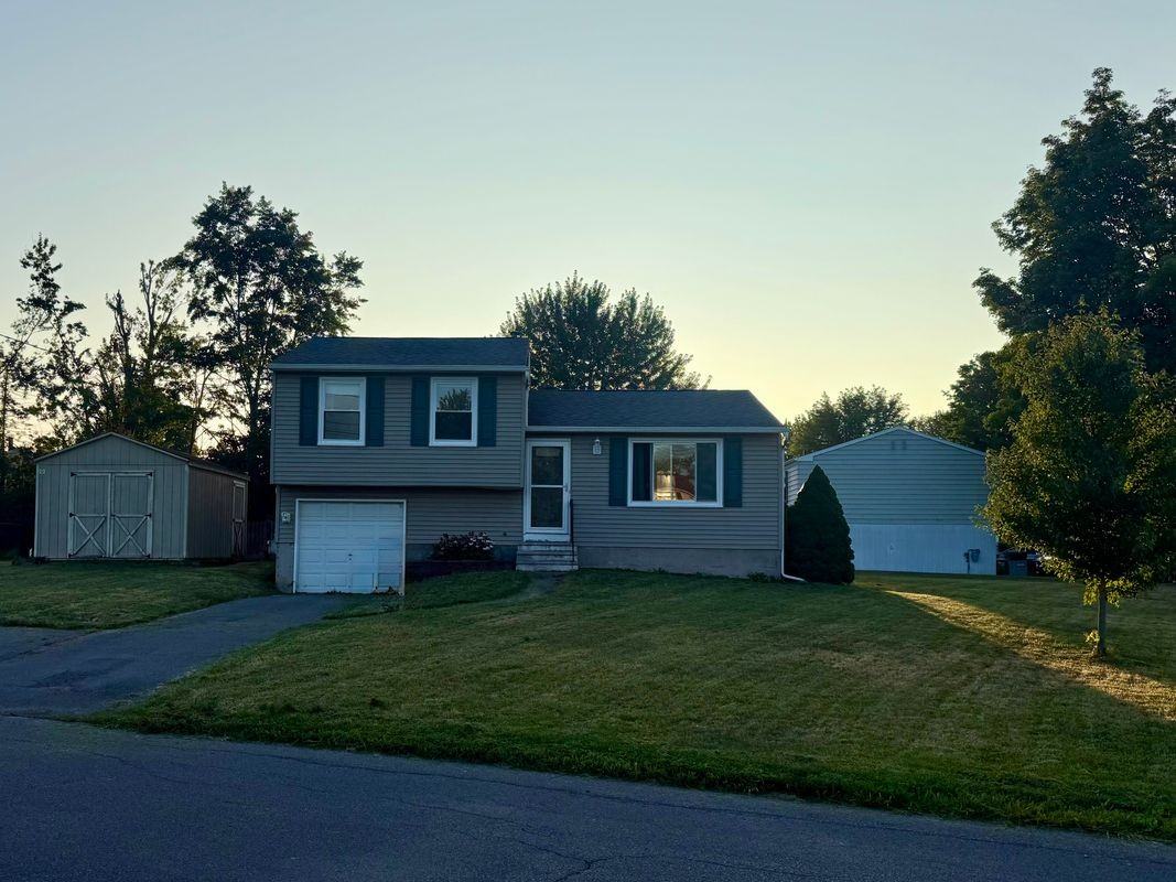 8245 Elaine Cir - Photo 3 of 14