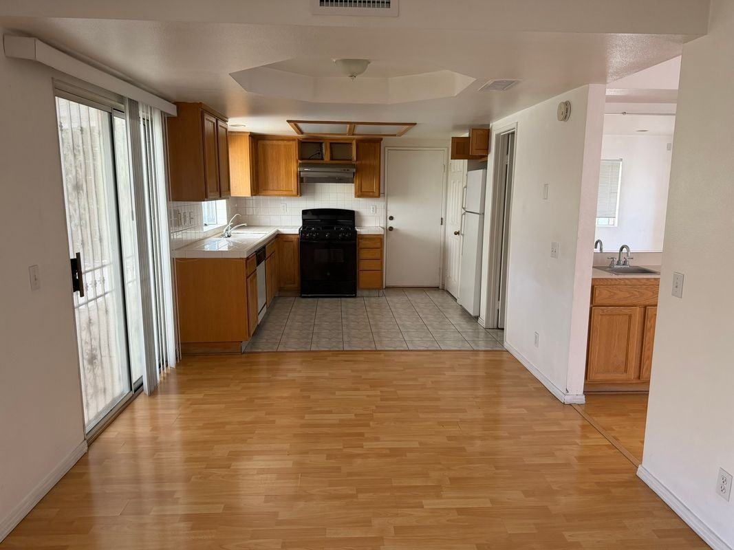 4246 La Rica Ave - Photo 5 of 12