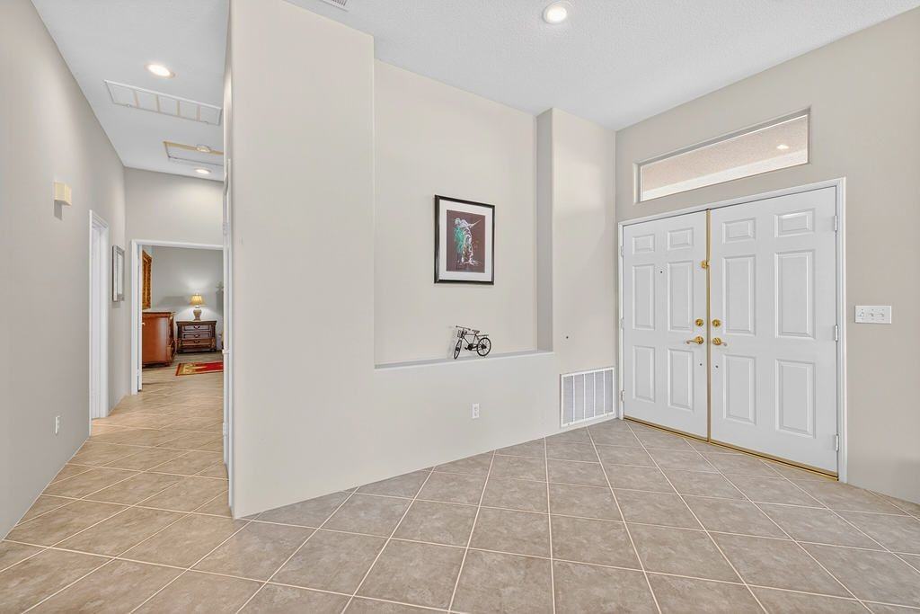83 Kavenish Dr - Photo 2 of 26