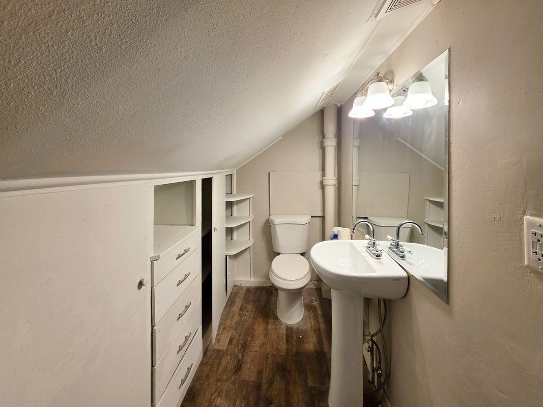 1033 Villa St - Photo 5 of 6