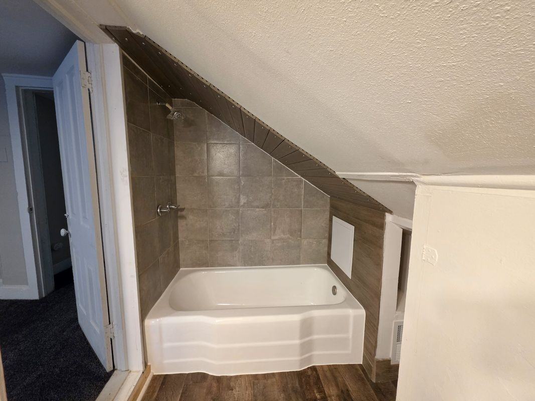 1033 Villa St - Photo 6 of 6