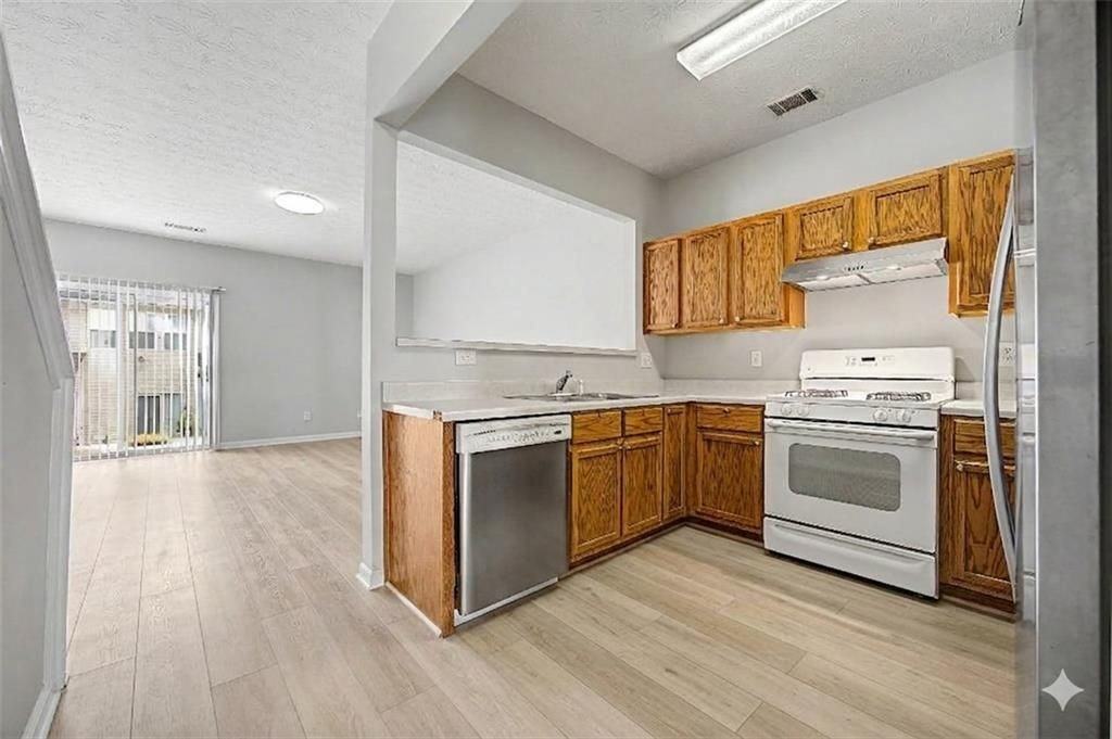 1212 Penhurst Way - Photo 3 of 20