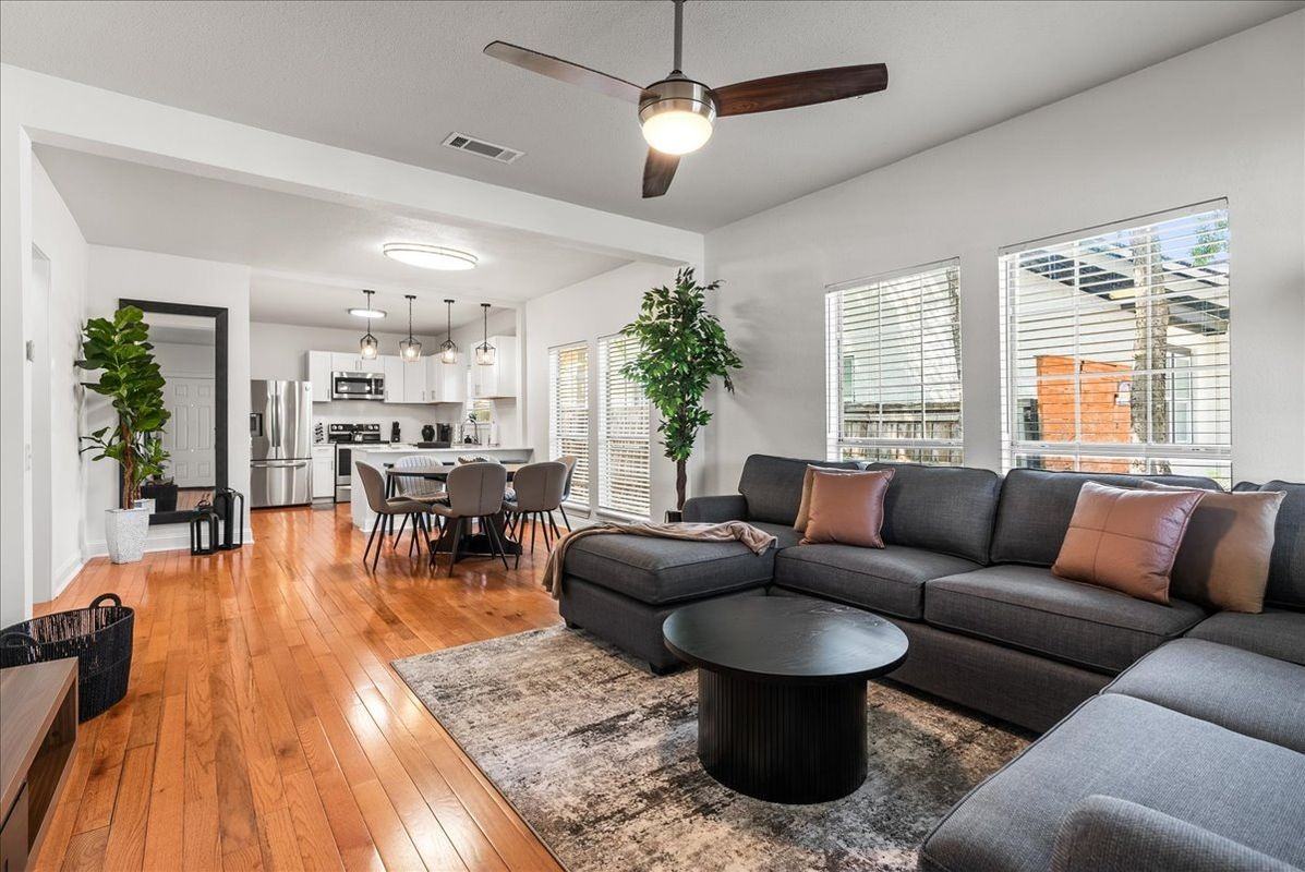 1803 N Winnetka Ave - Photo 4 of 45