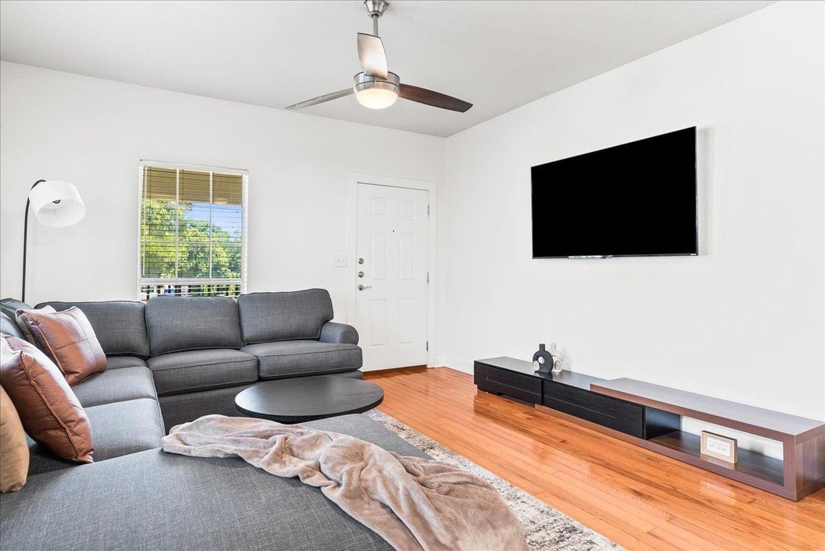 1803 N Winnetka Ave - Photo 6 of 45
