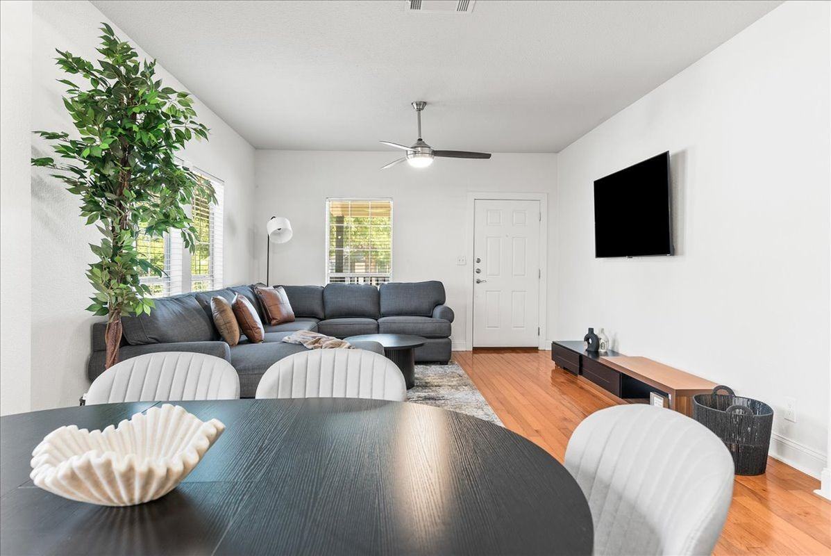 1803 N Winnetka Ave - Photo 7 of 45