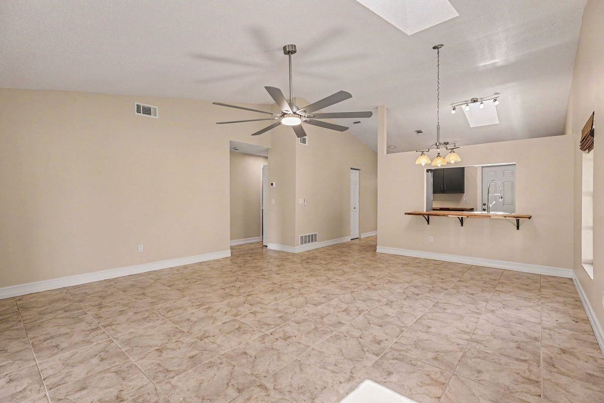 3695 Brentwood Ct - Photo 3 of 28