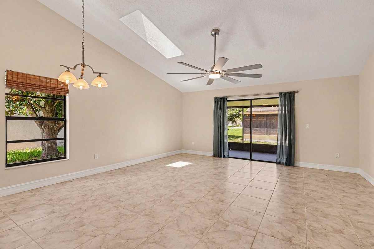 3695 Brentwood Ct - Photo 5 of 28