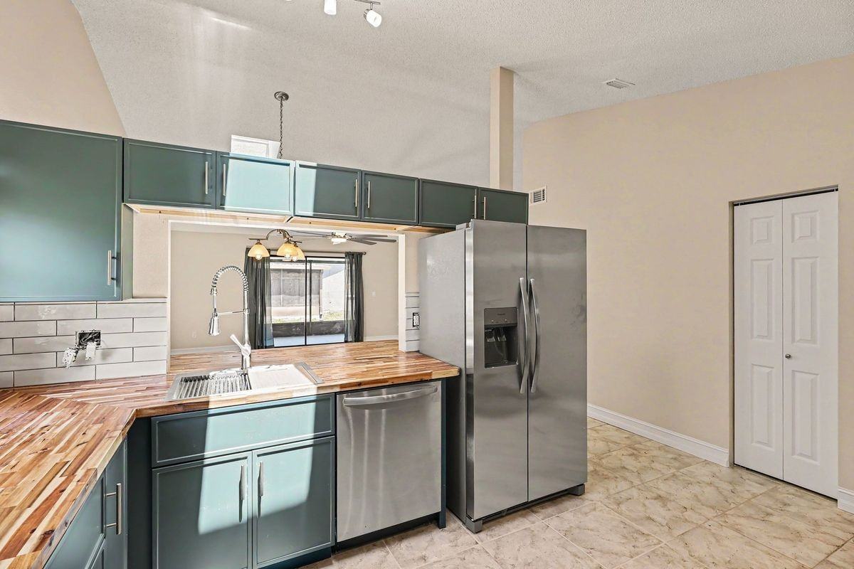 3695 Brentwood Ct - Photo 7 of 28