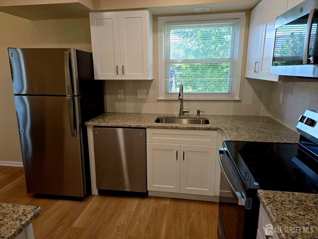 526 Terry Ln - Photo 2 of 13
