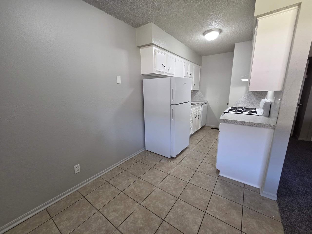 Hollywood Apartments - Photo 4 of 39
