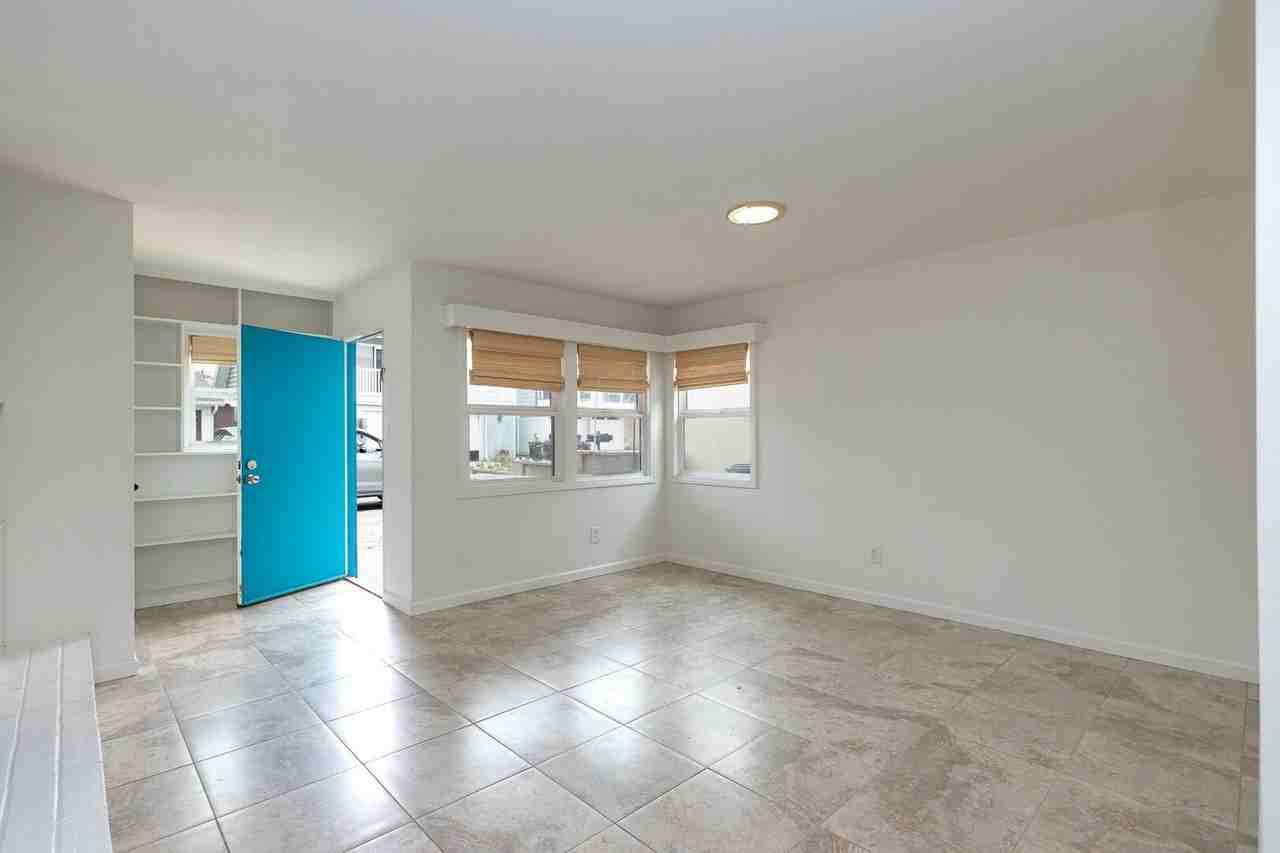 136 Oxnard Ave - Photo 3 of 28