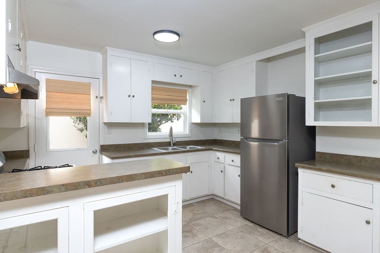 136 Oxnard Ave - Photo 4 of 28