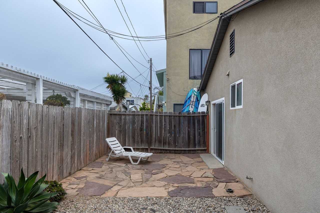 136 Oxnard Ave - Photo 5 of 28