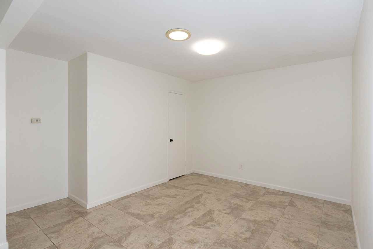 136 Oxnard Ave - Photo 7 of 28