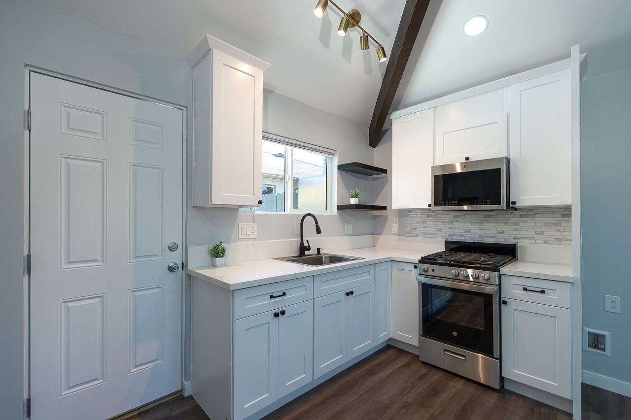 502 E Hemlock St - Photo 4 of 16