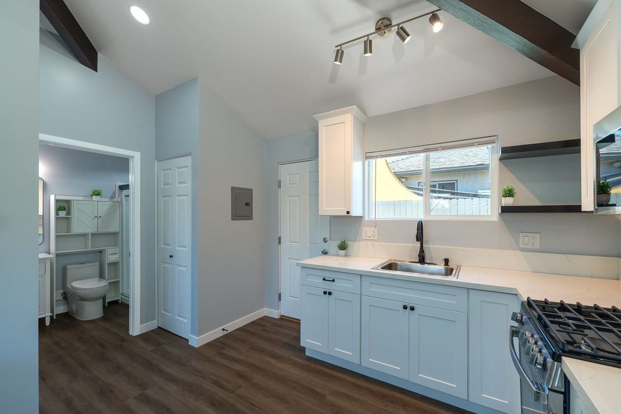 502 E Hemlock St - Photo 6 of 16
