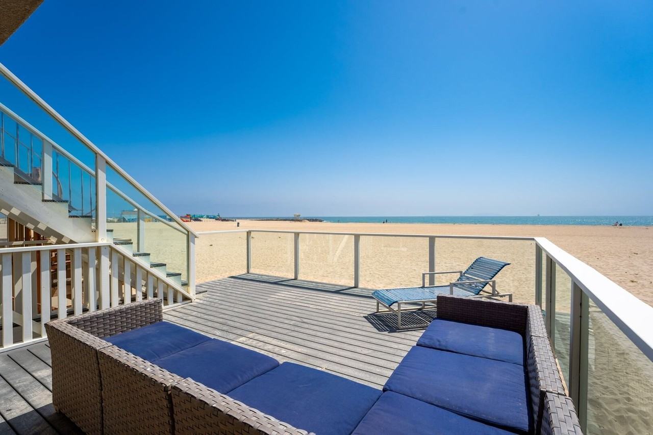 305 Ocean Dr - Photo 3 of 43