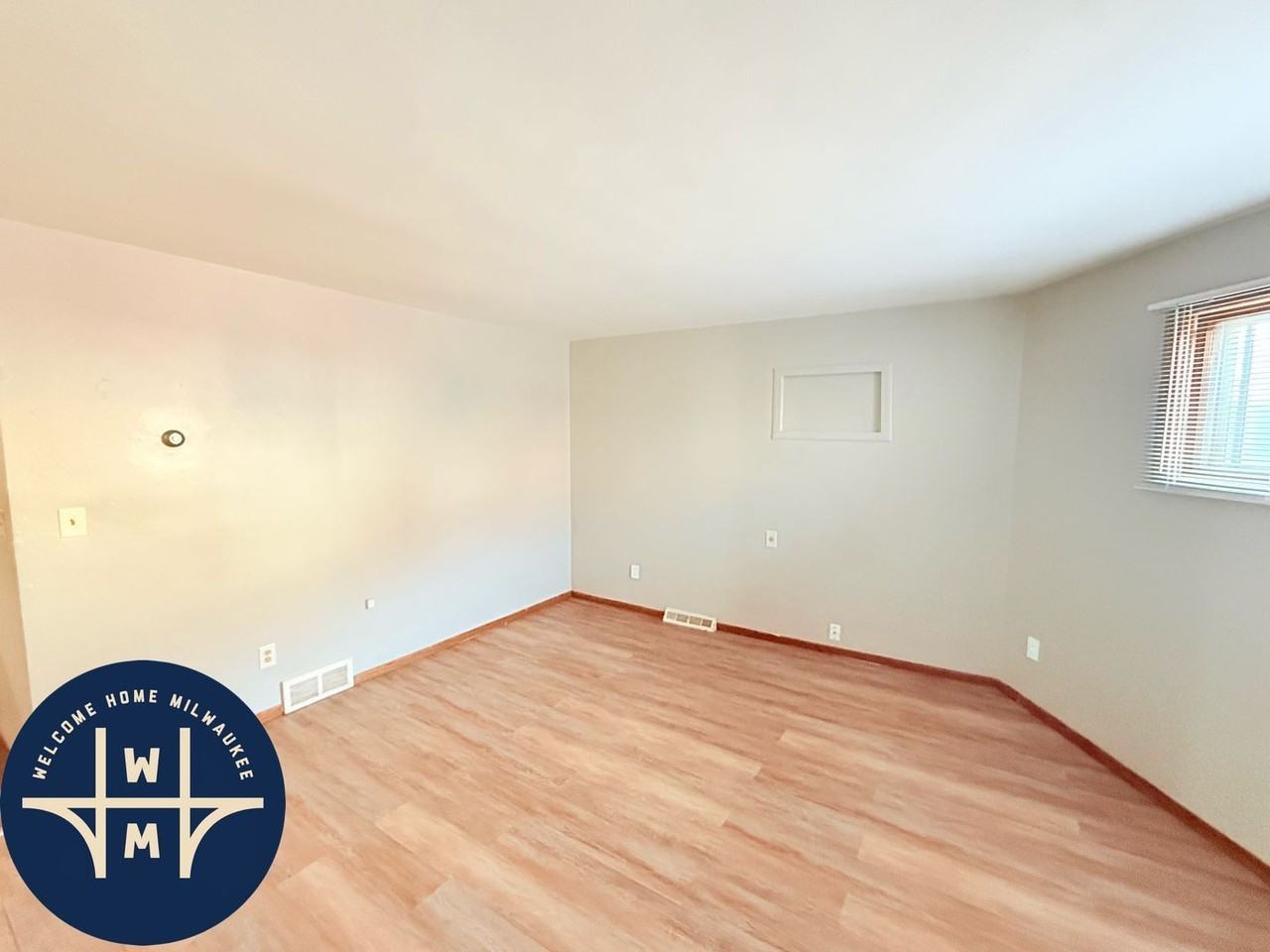 2645 S Kinnickinnic Ave #1 - Photo 3 of 11