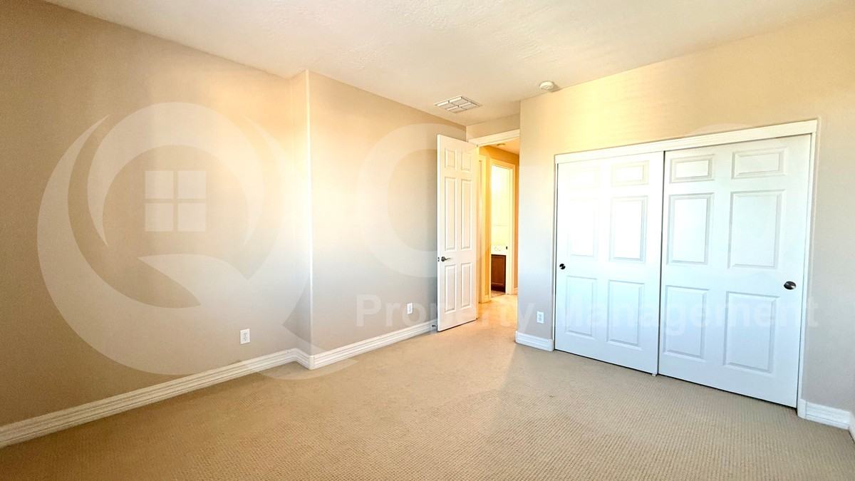 6921 W Dale Ln - Photo 7 of 50