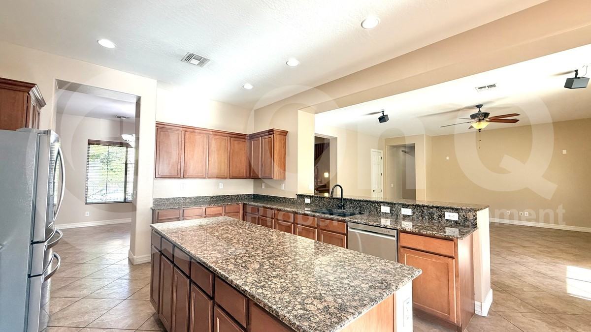 6921 W Dale Ln - Photo 5 of 33