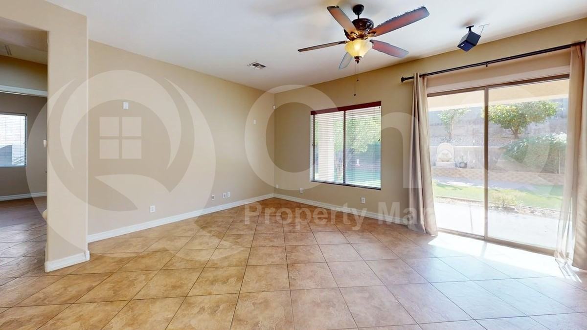 6921 W Dale Ln - Photo 7 of 33