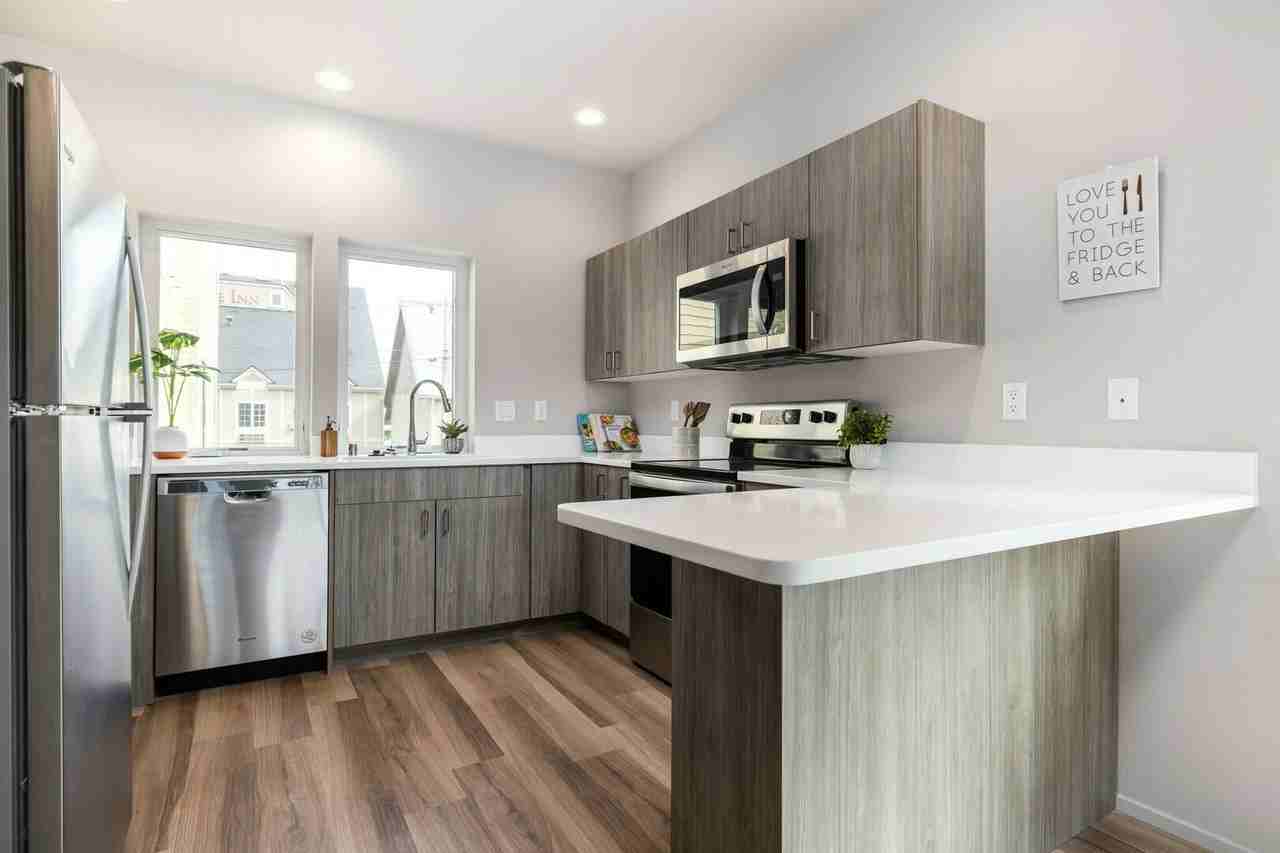 910 21st St #910 - Photo 3 of 42