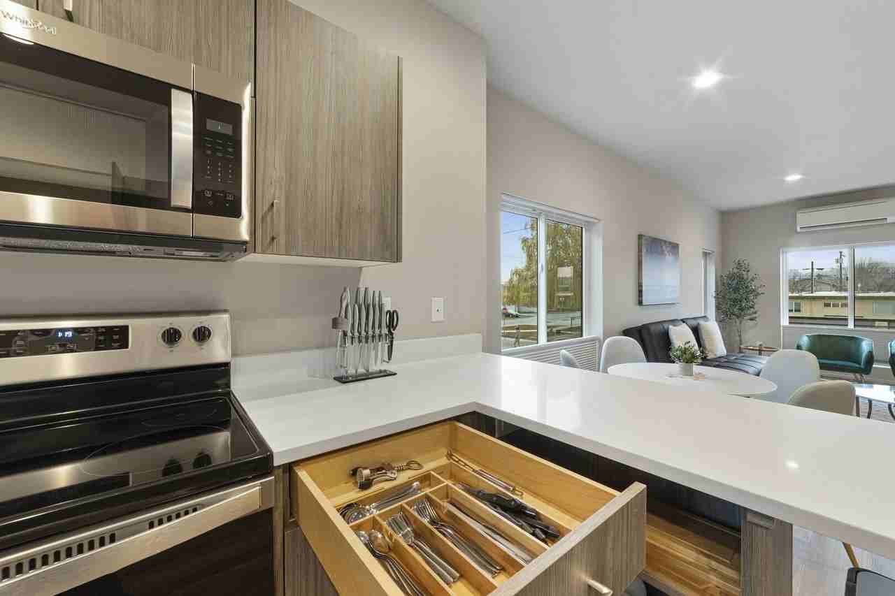 910 21st St #910 - Photo 7 of 42