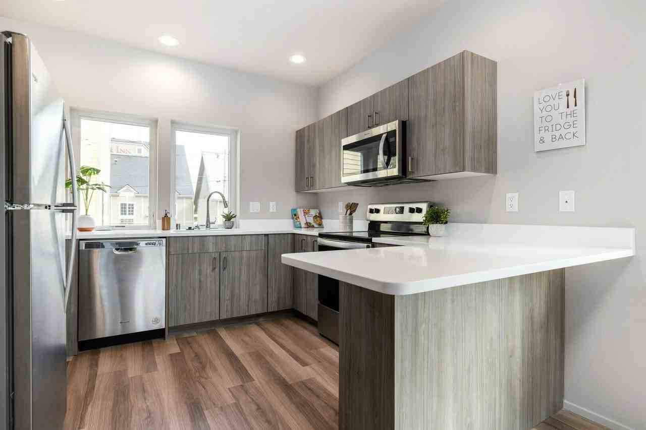 914 21st St #914 - Photo 4 of 42