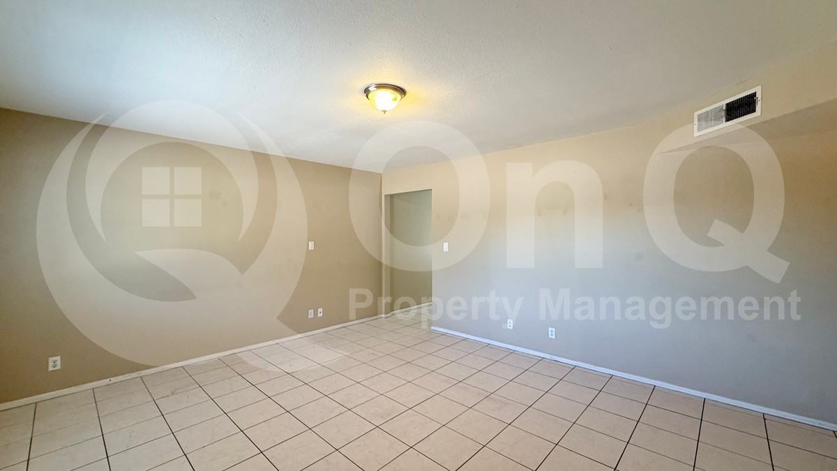 1505 N Alma School Rd #2 - Photo 4 of 10