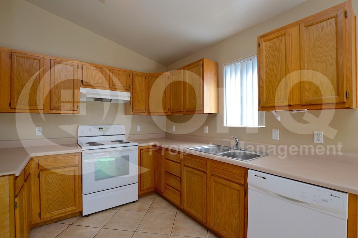 323 E Congress Ave - Photo 4 of 20