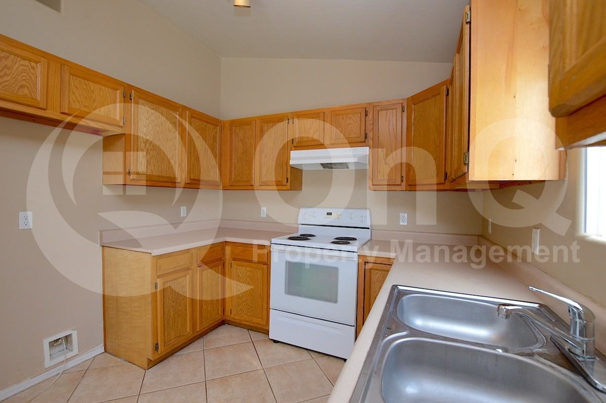 323 E Congress Ave - Photo 5 of 20