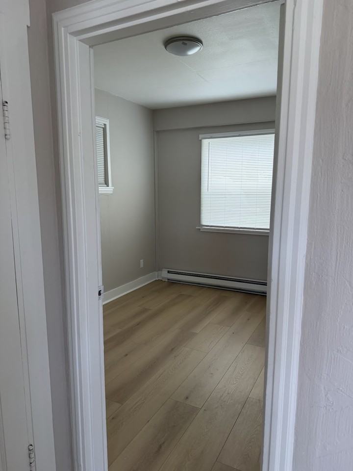 216 W 3rd St #1-2 - Photo 5 of 7