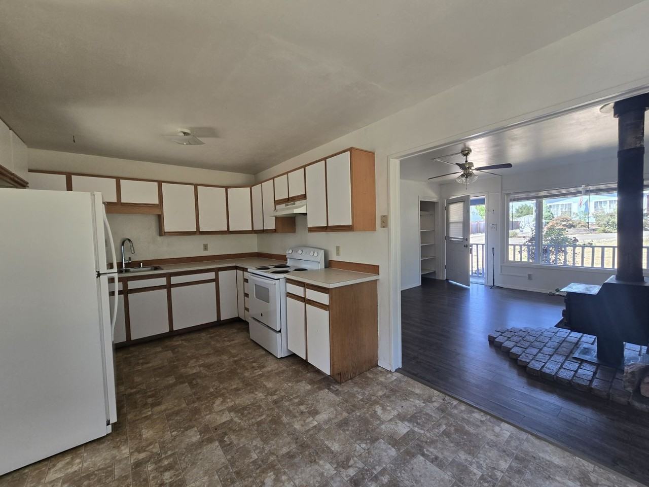 661 Meadow Ave - Photo 6 of 18