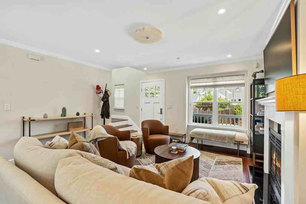 418 North St - Photo 6 of 36
