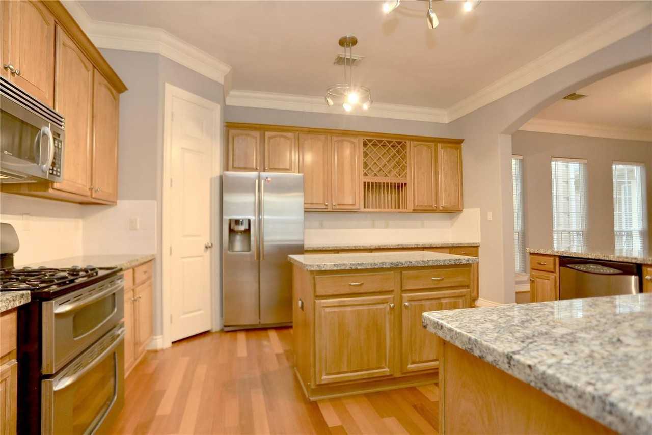 1314 Birdsall St - Photo 5 of 21