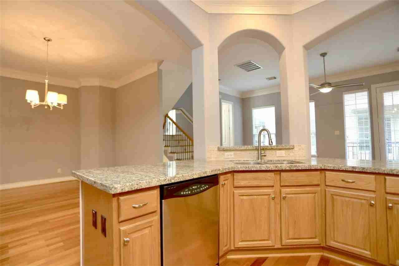 1314 Birdsall St - Photo 7 of 21